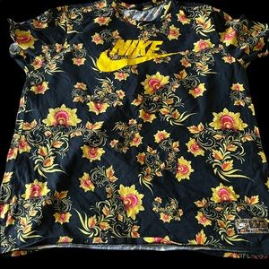 Womens XXL The Nike Tee